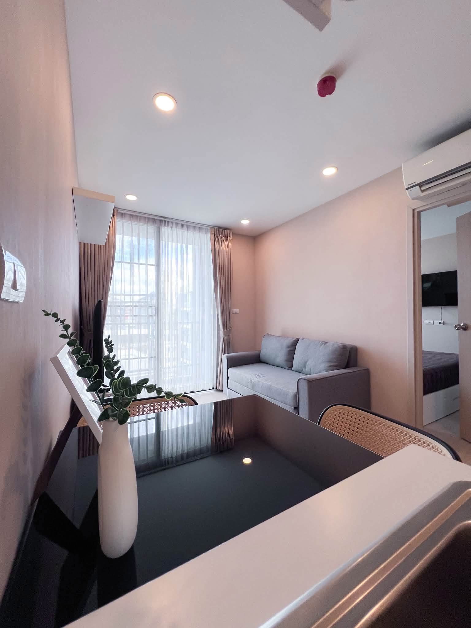 Palm Springs Nimman | Royal Building